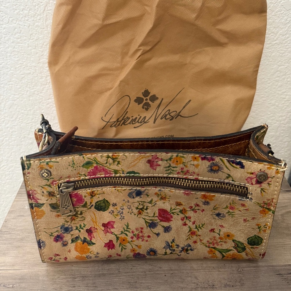 Patricia Nash rose crossbody and wristlet wallet